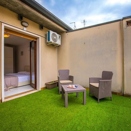 Gardenhouse - Wifi And Garden Hotel เวโรนา ภายนอก รูปภาพ
